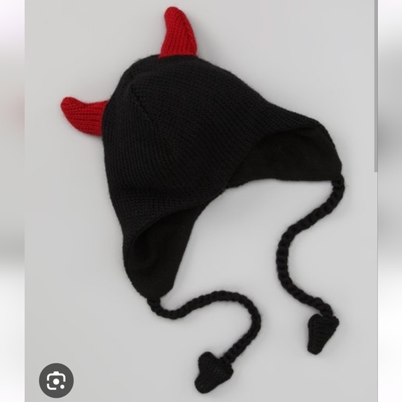 DELUX Knit wits devils hat. Wool, Adult size - Picture 8 of 8